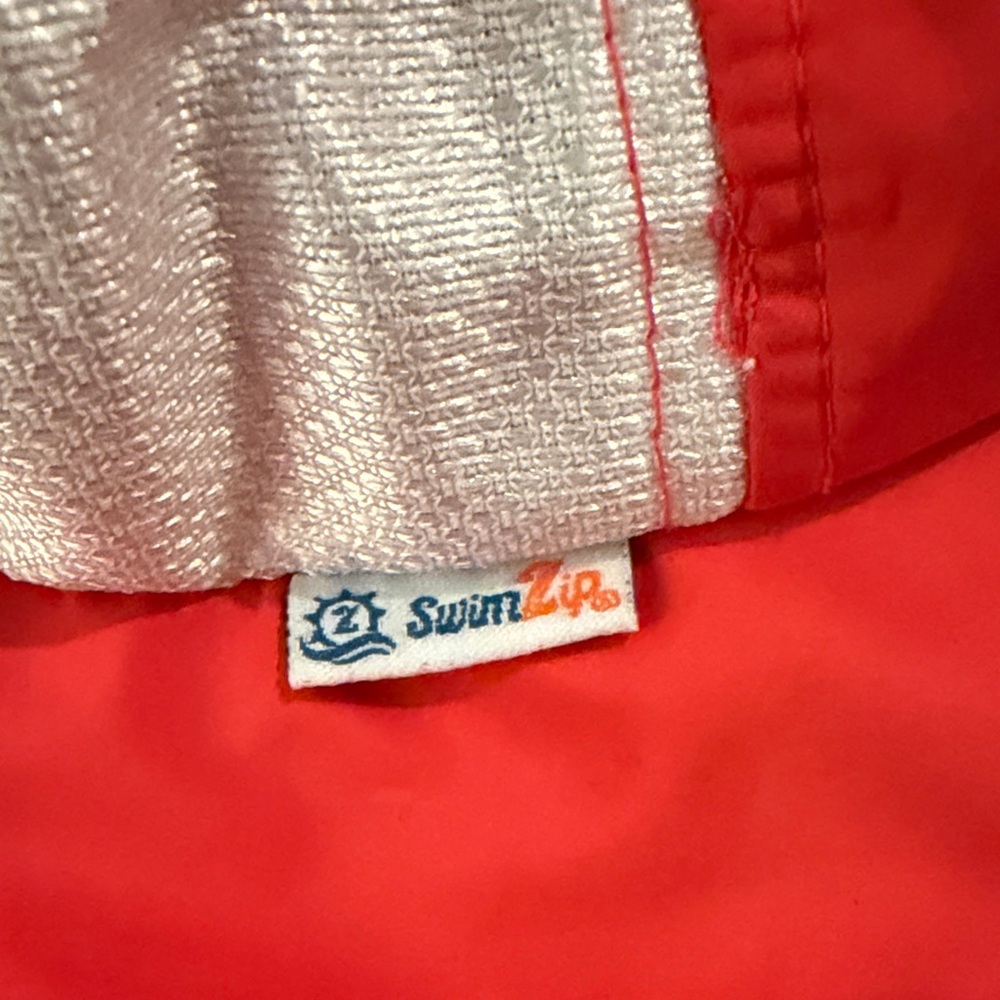 SwimZip Red Sun Hat - Picture 2 of 9